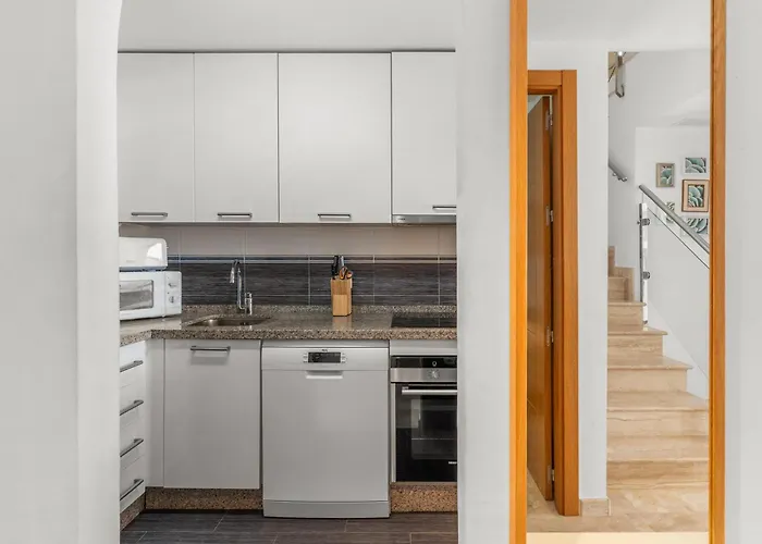 Duplex Penthouse With 4 Bedrooms *